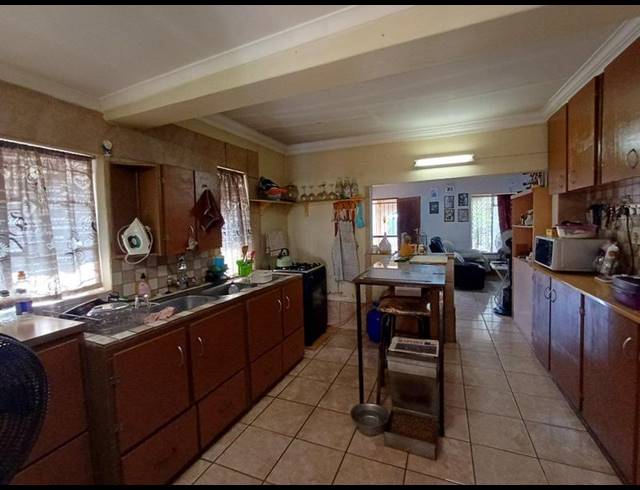 5 BEDROOM HOUSE FOR SALE IN CLAREMONT